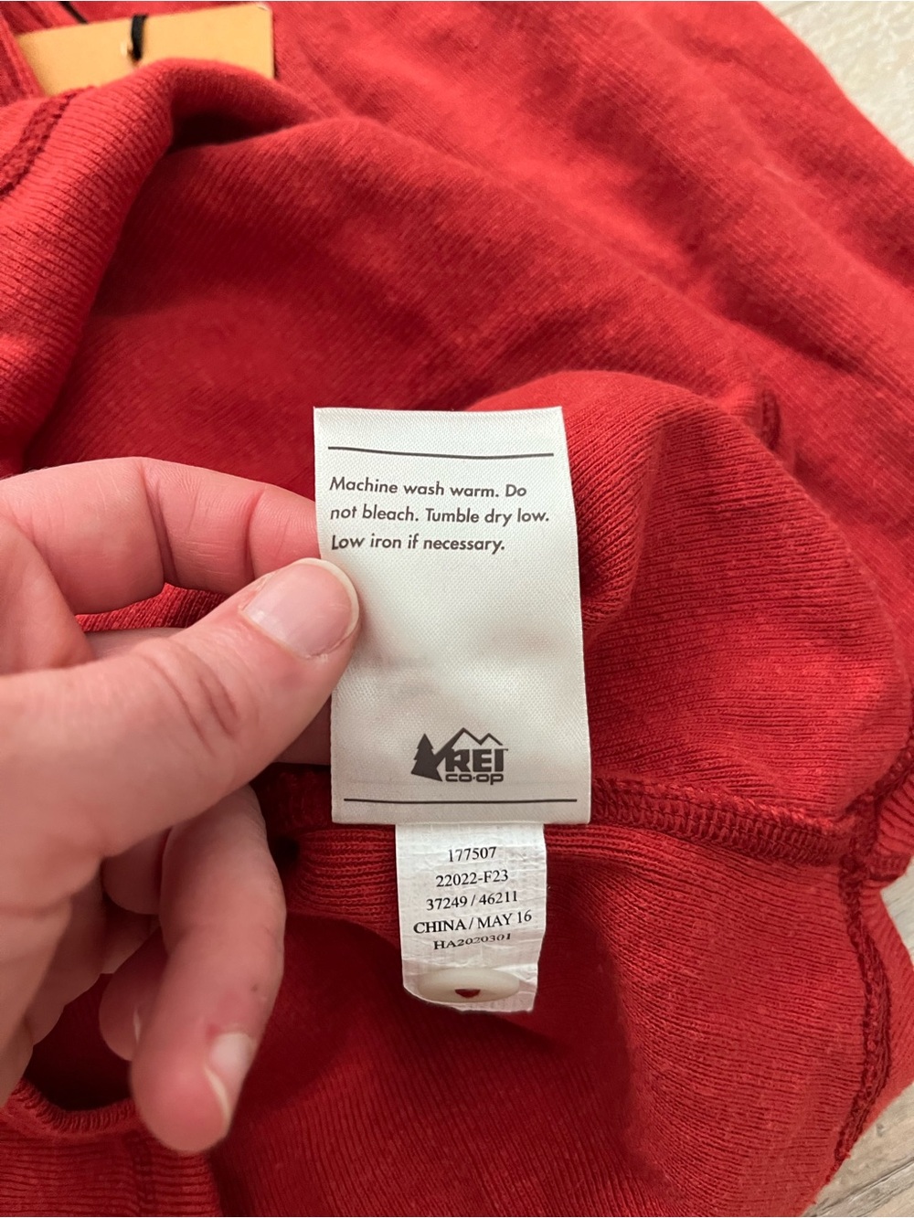 NWT REI Women’s Farlands Long Sleeve Henley Red Cascades - Size Medium - Picture 6 of 7
